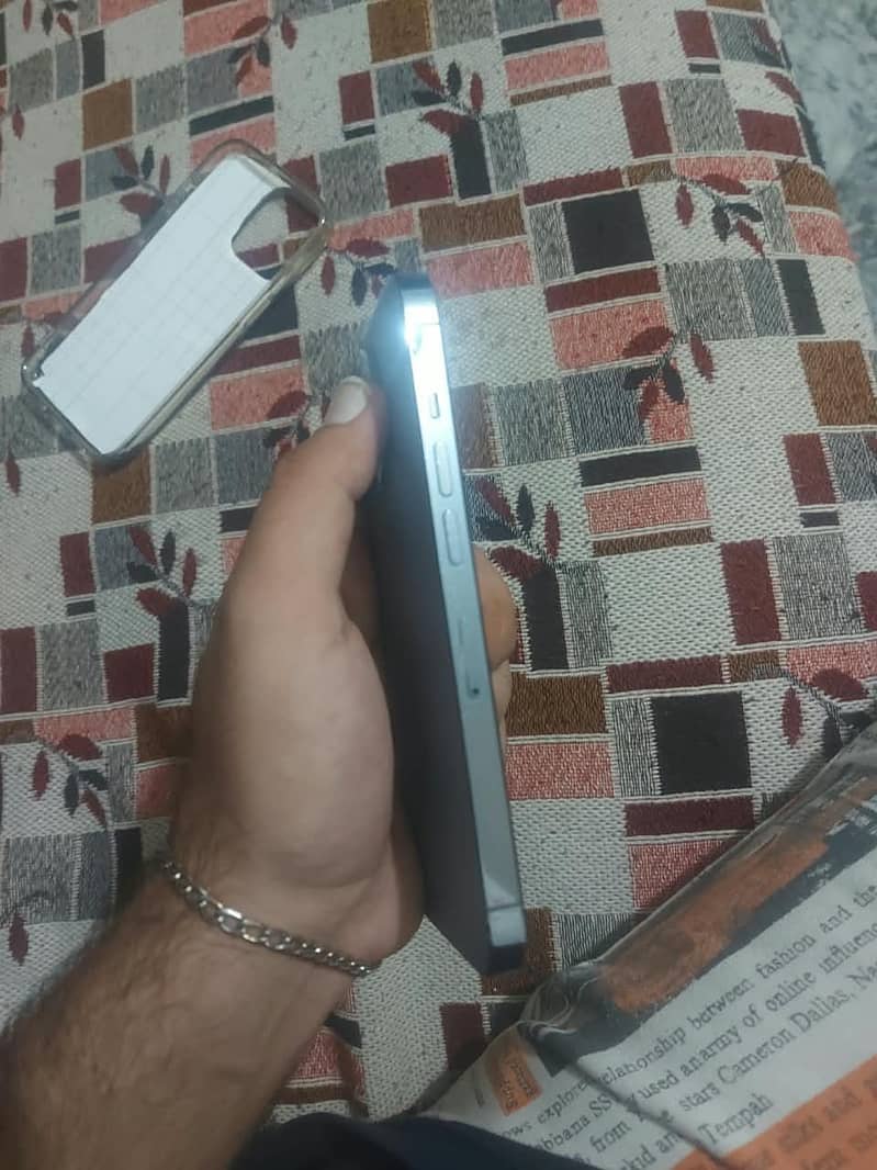 Apple iPhone 13 Pro 4