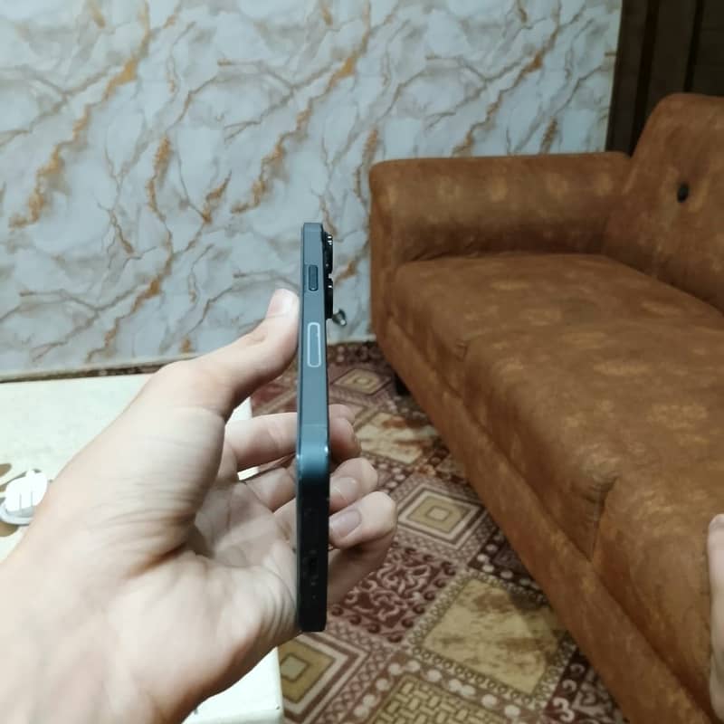 Apple iPhone 14 3