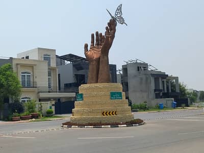 BEST OPERTUINTY FOR INVESTMENT 5MARLA PLOT NEARLY PARK MASJID 2ND LAST PLOT MORE DETAILS CONTACT ME