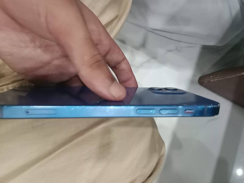 Apple iPhone 12 1