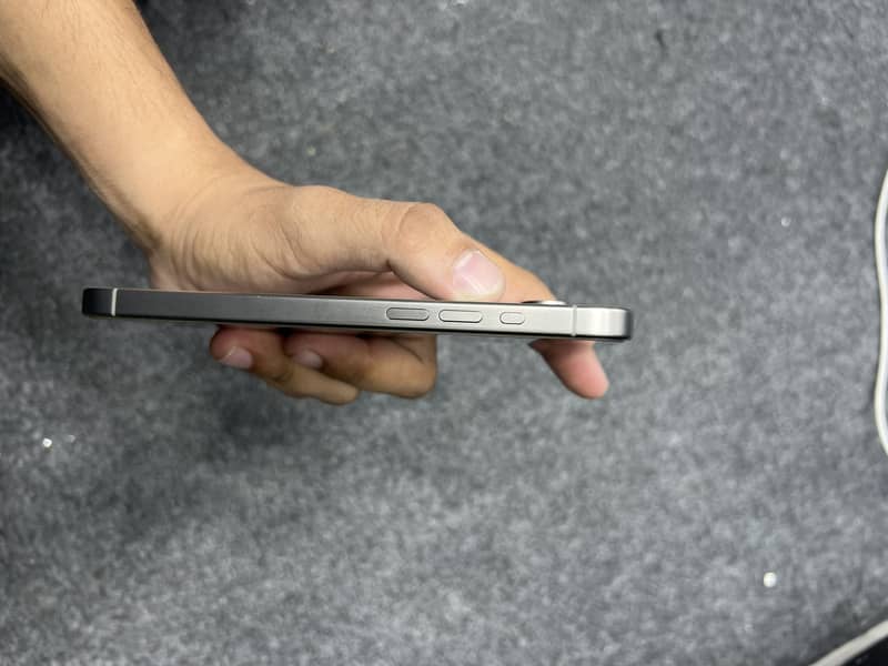 Apple iPhone 15 Pro Max 2