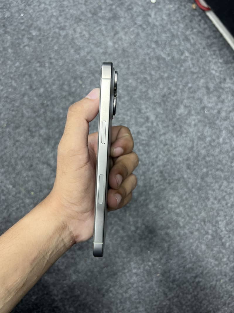 Apple iPhone 15 Pro Max 3