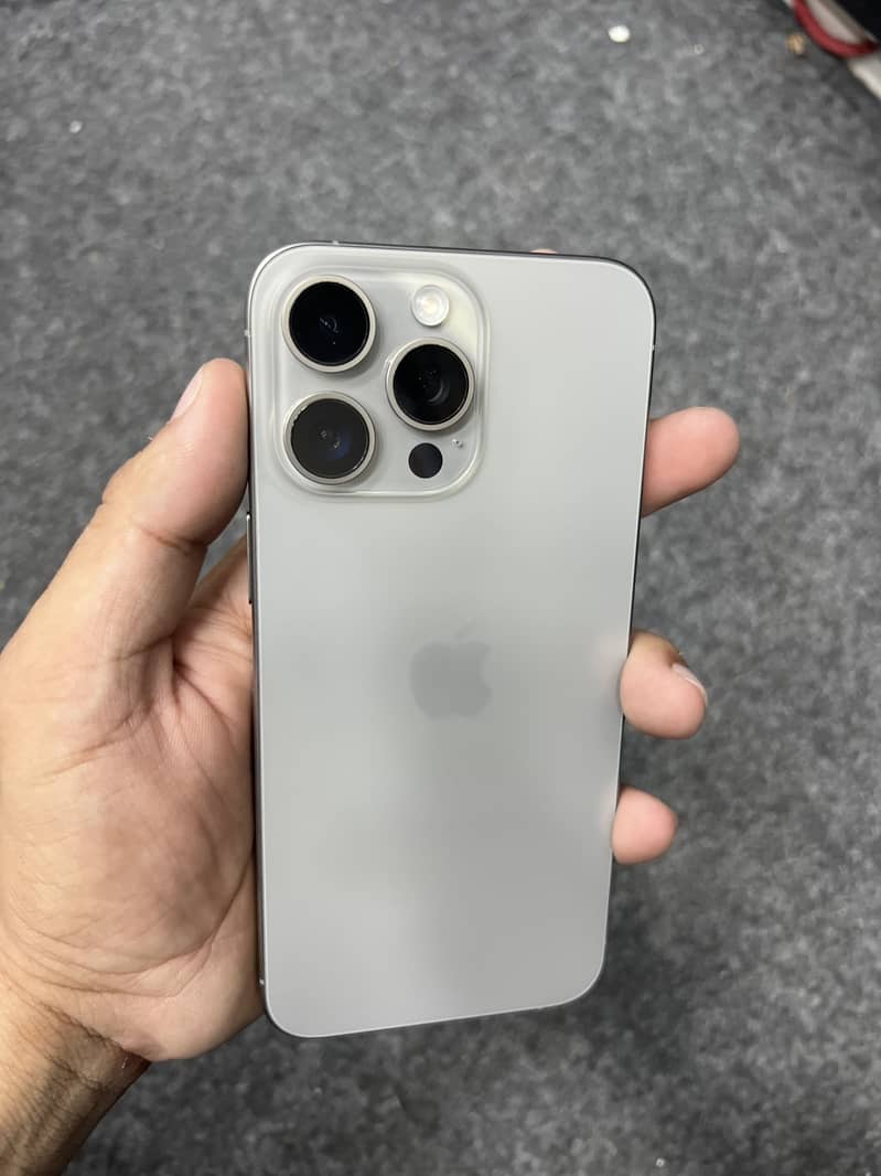 Apple iPhone 15 Pro Max 5