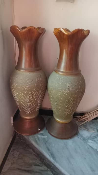 Floor vases Qty 02