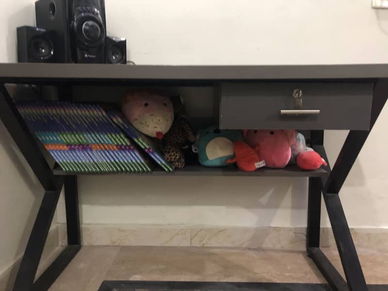 Study table 1