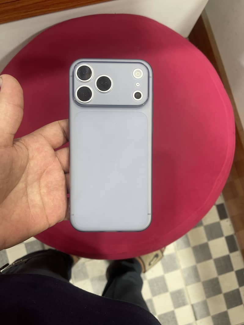 Apple iPhone 17 Pro Max 4