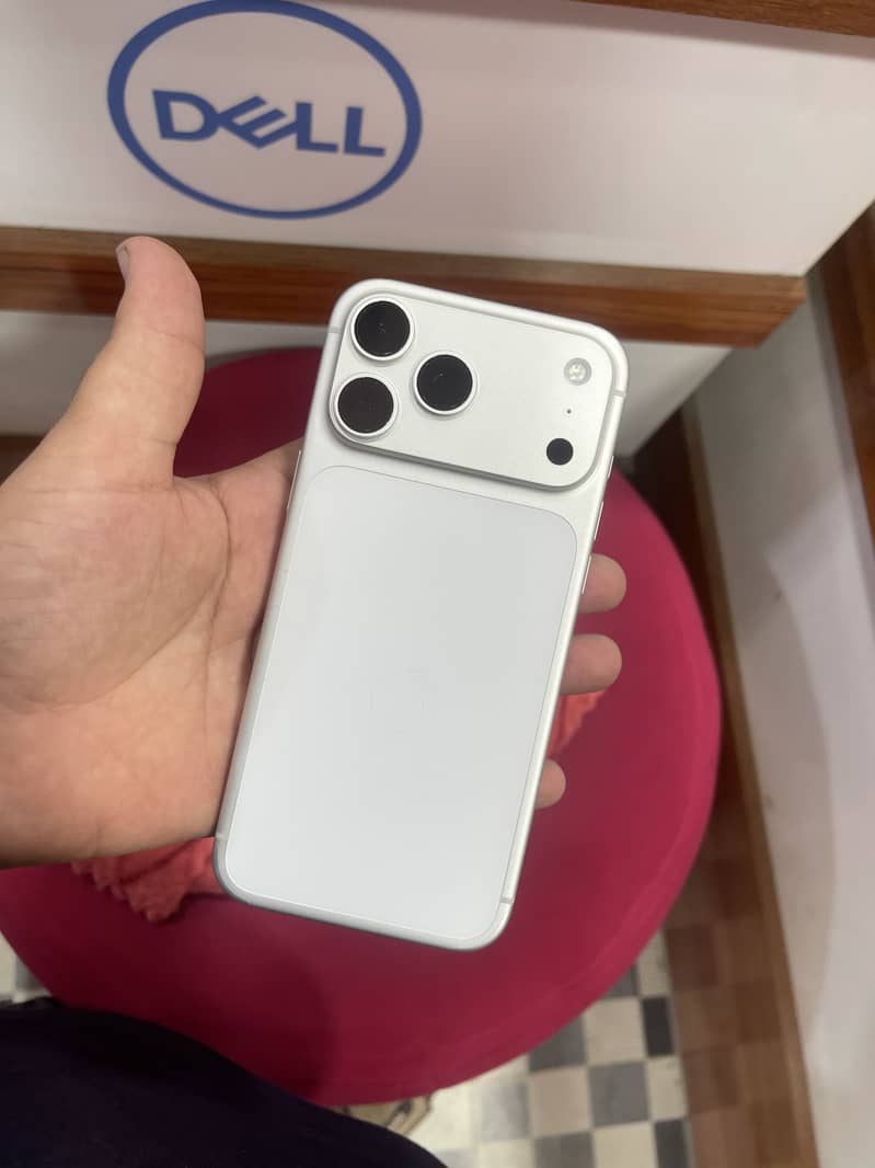 Apple iPhone 17 Pro Max 5