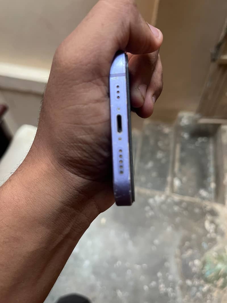 Apple iPhone 12 4