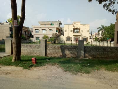 5 Marla Best Location Near Park Market And Mosque Plot For Sale