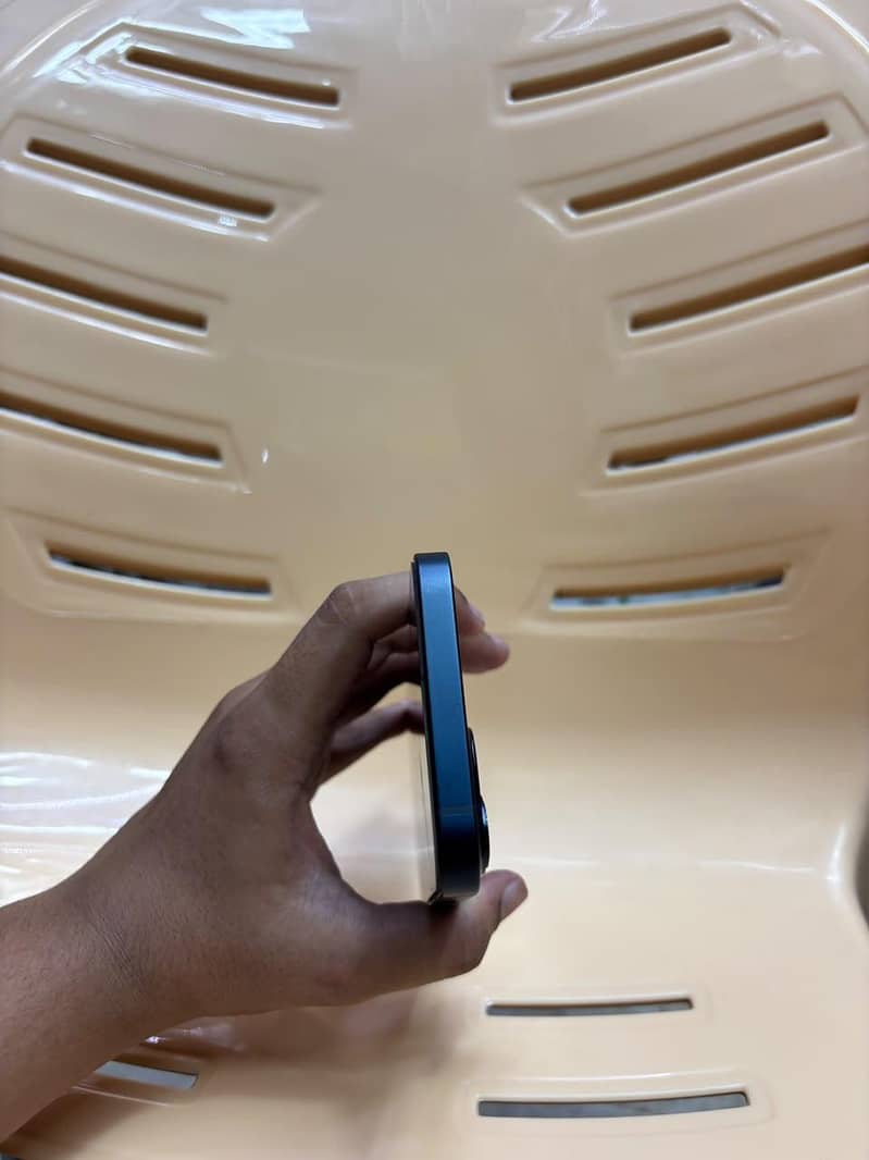 Apple iPhone 13 1
