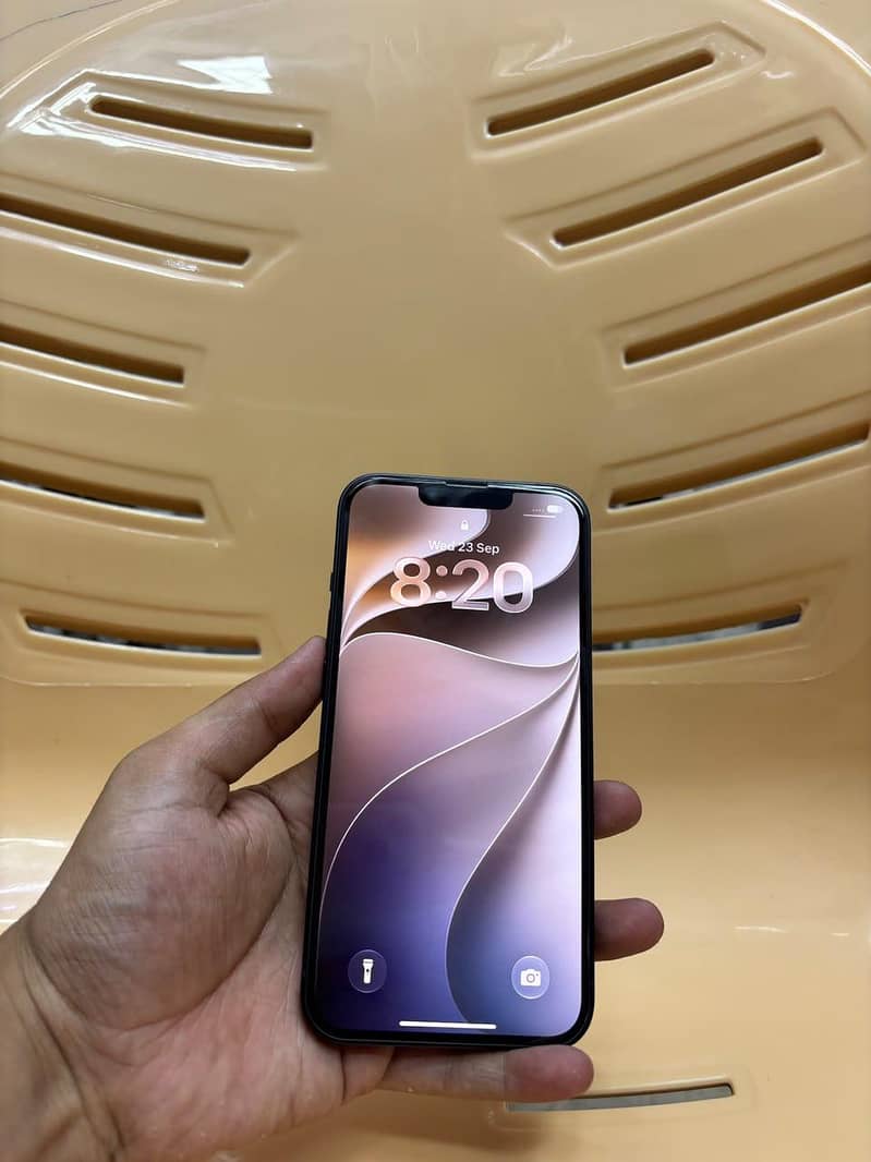 Apple iPhone 13 4