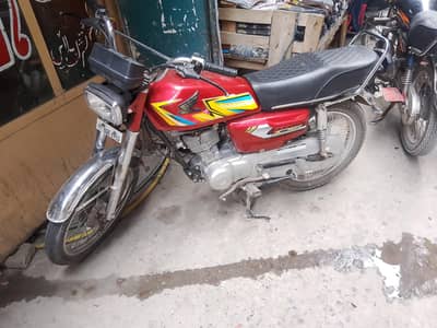 look as new shoq say tiar karvaya hua bike hay Kisi kisam ka kharcha n