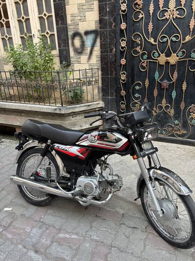 Cd 70 for sale model 2024 or sticker 2025 ka ha good condition