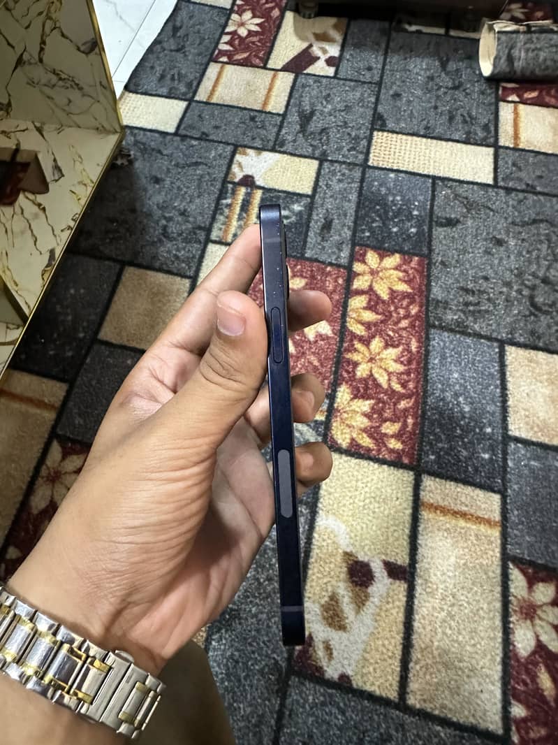 Apple iPhone 12 2