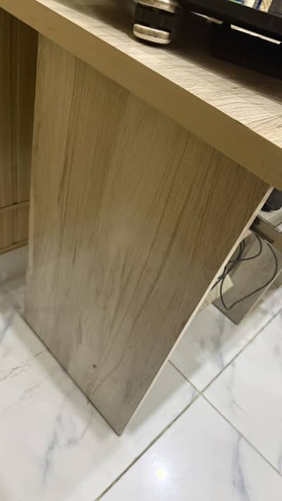 Computer table good position 03020779553 mob no