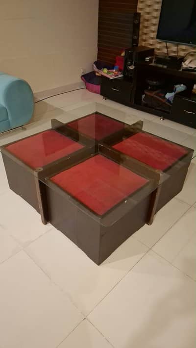 Center table / coffe table with stools