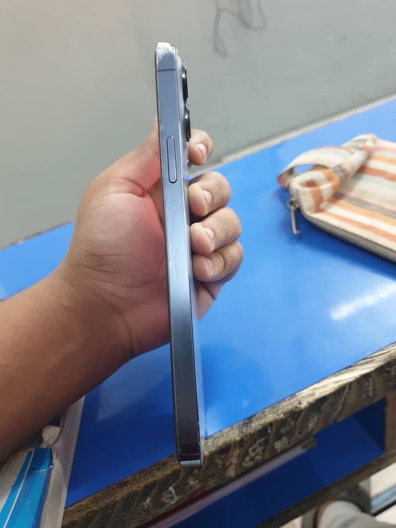Apple iPhone 13 Pro Max 2