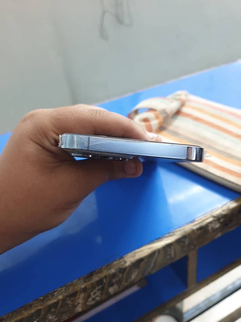 Apple iPhone 13 Pro Max 6