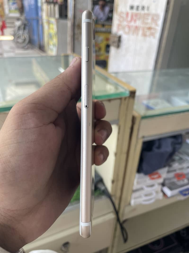 Apple iPhone 7 Plus 1