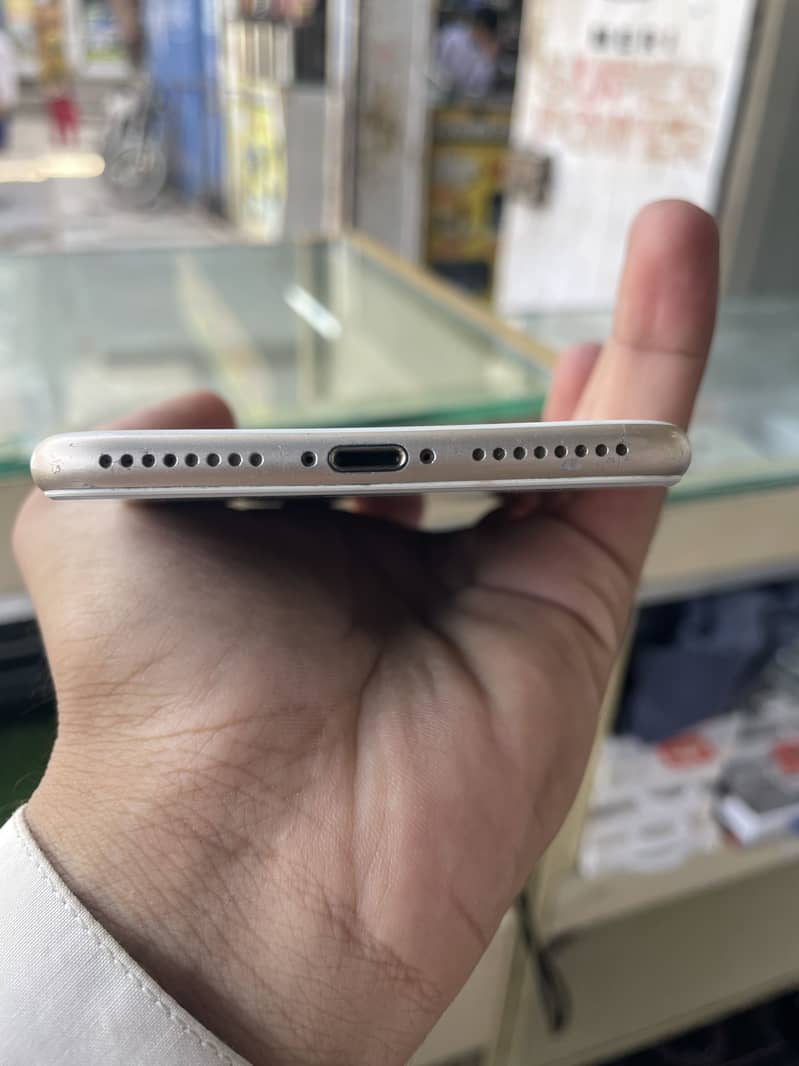 Apple iPhone 7 Plus 3