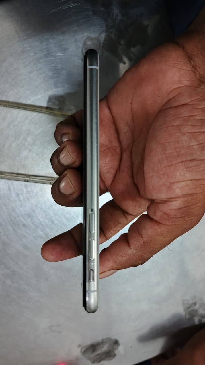 Apple iPhone X 4