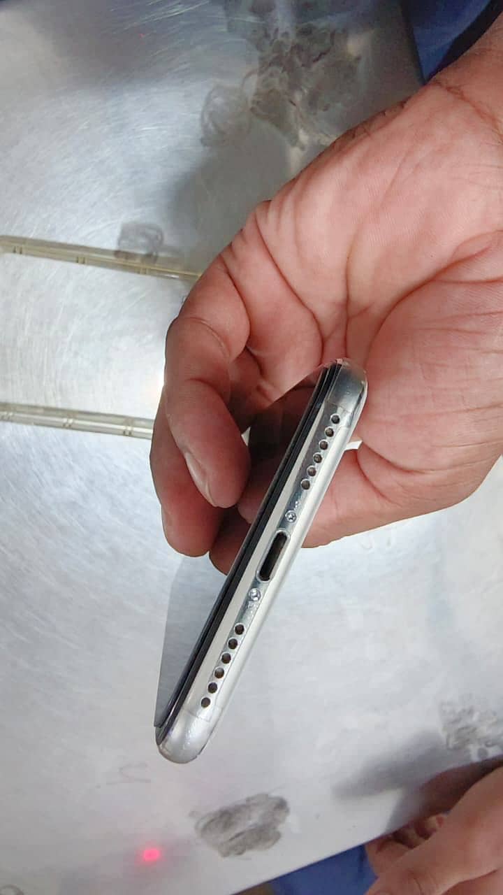 Apple iPhone X 6