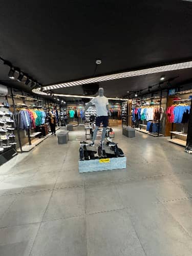 Shop Available For Rent MM Alam Road Gulberg