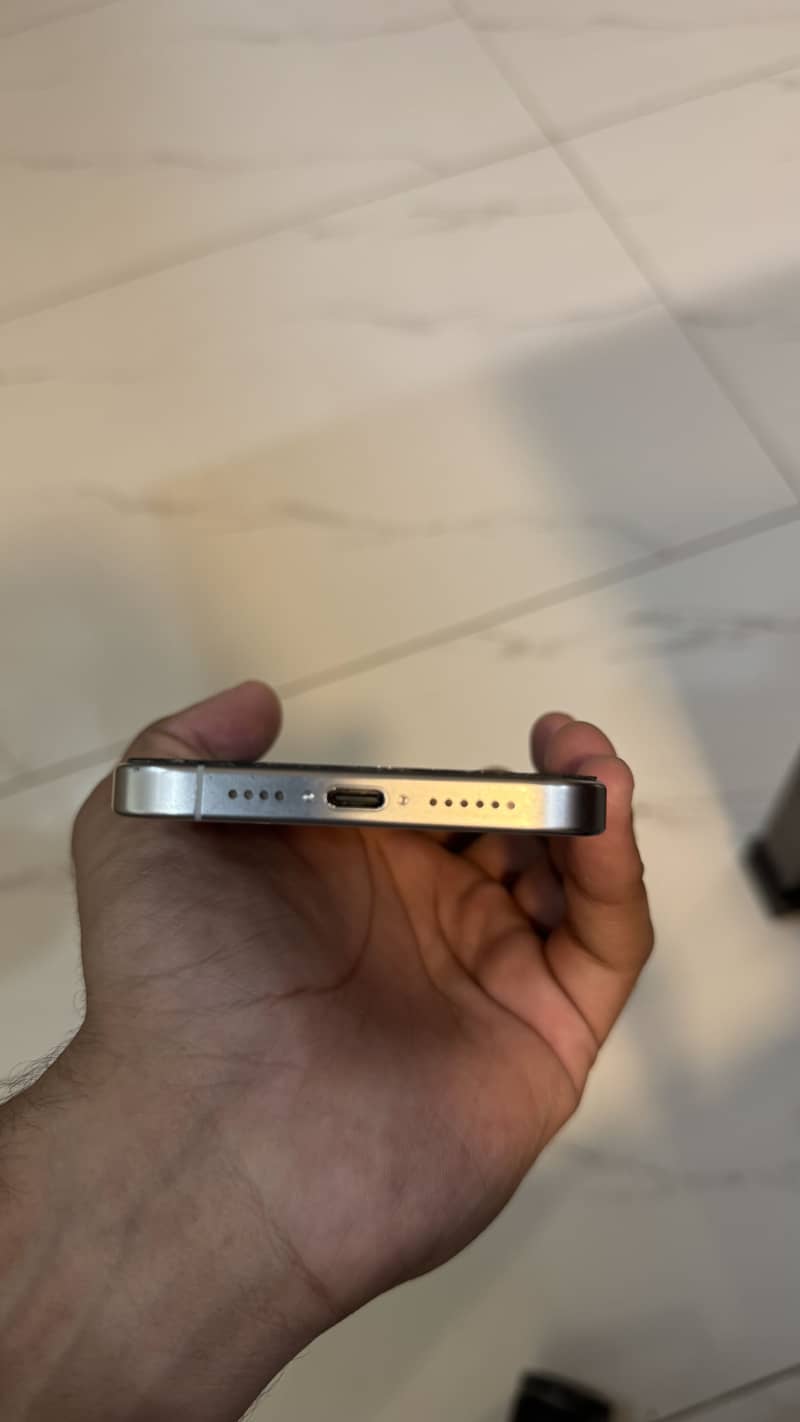 Apple iPhone 15 Pro Max 4