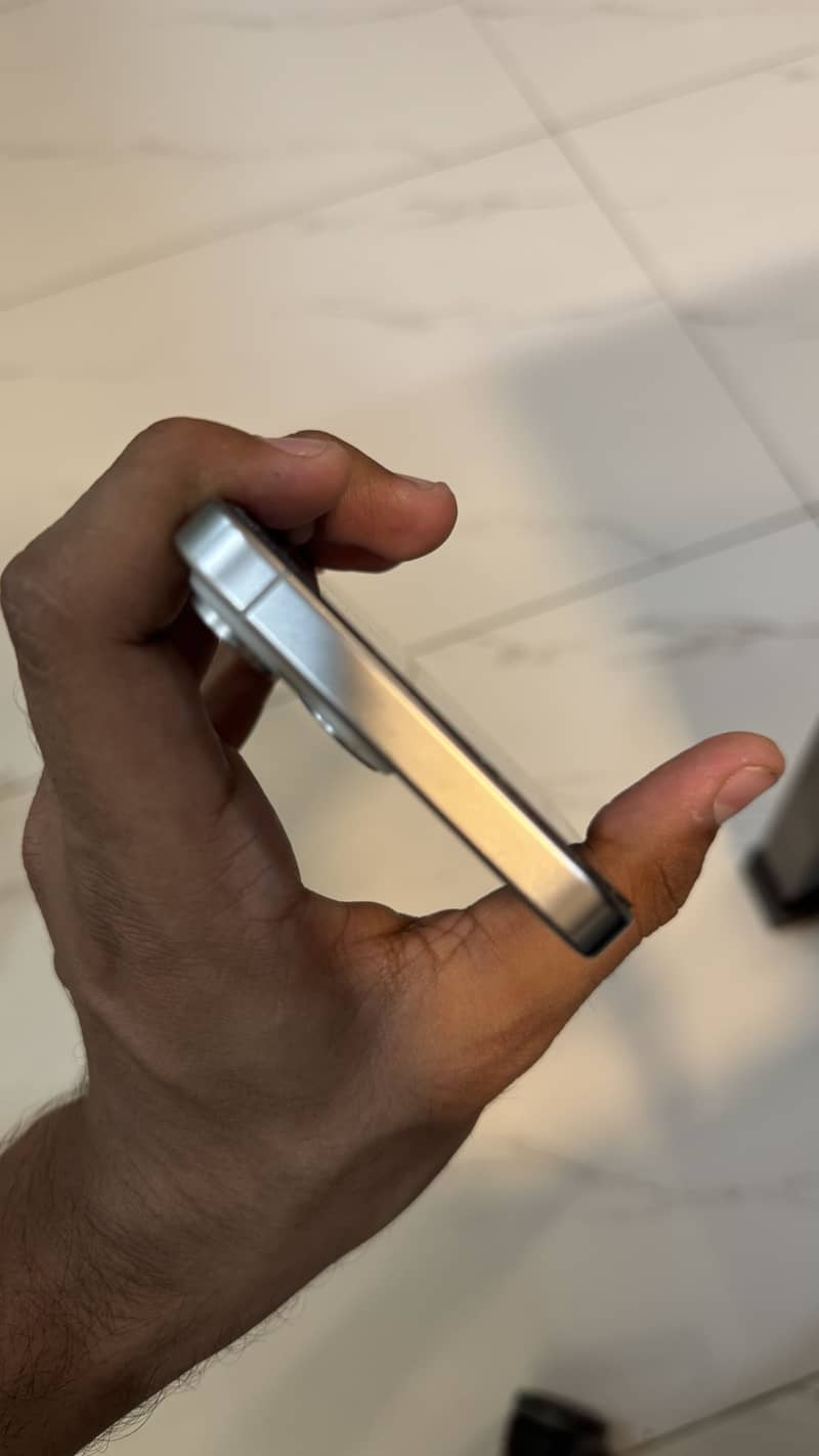 Apple iPhone 15 Pro Max 5