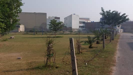 11 Marla Paid Location Facing Park Near Mosque Market And Main Road Plot For Sale