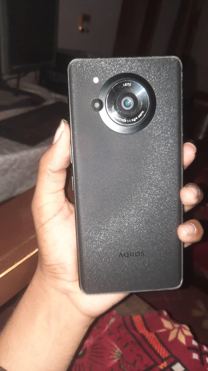 Sharp Aquos R7 4