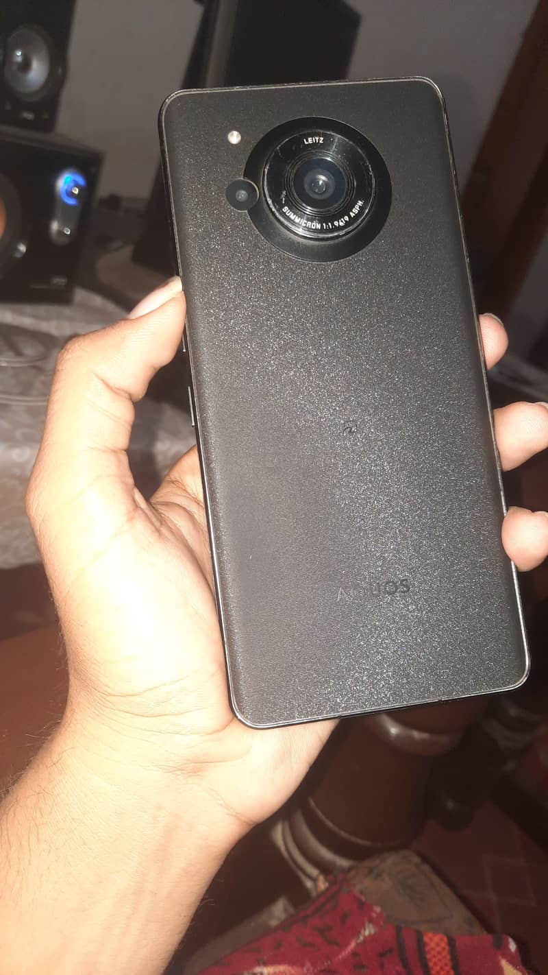 Sharp Aquos R7 5