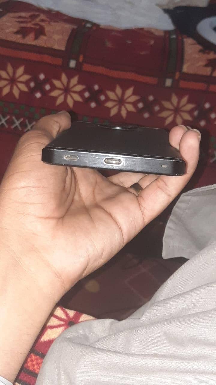 Sharp Aquos R7 8