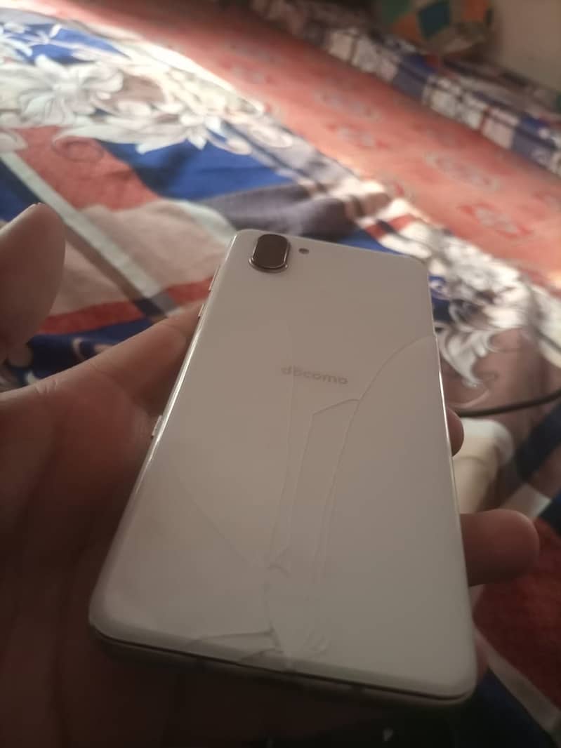 Sharp Aquos R3 0