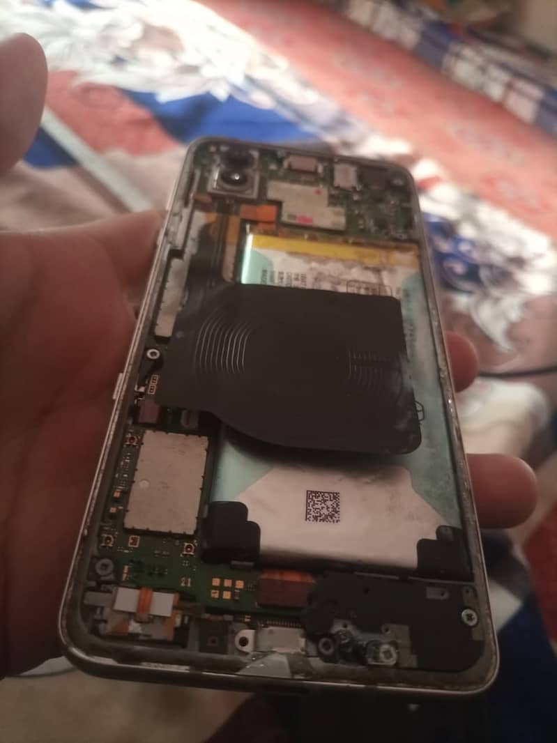 Sharp Aquos R3 4