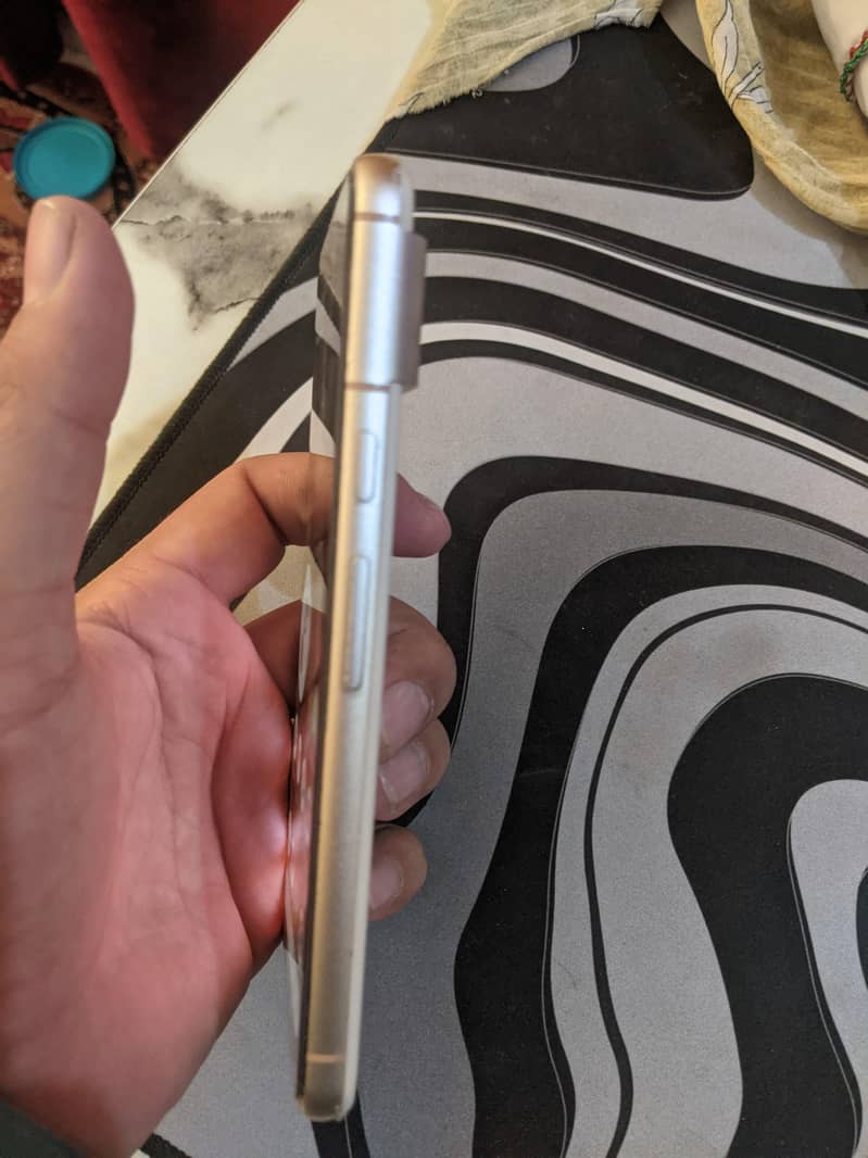 Google Pixel 8 4