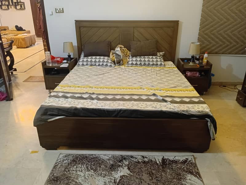 king size bed 0