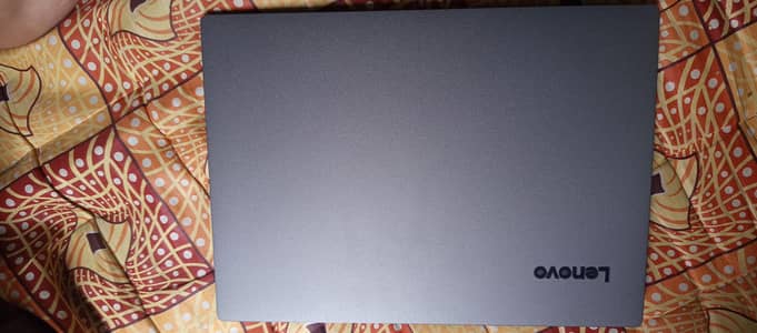 LENOVO V330-14IKB I5 8TH 8/256