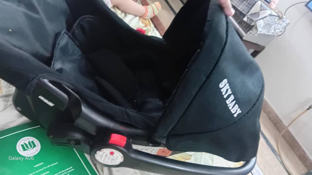 Baby Carry Cot 4