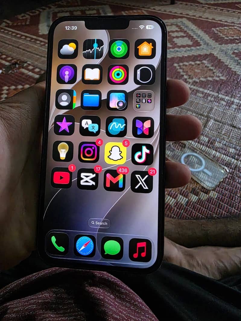 Apple iPhone 13 0