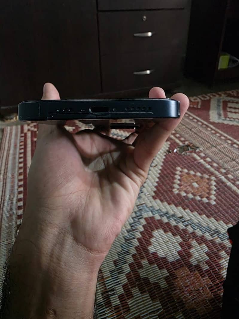 Apple iPhone 13 5
