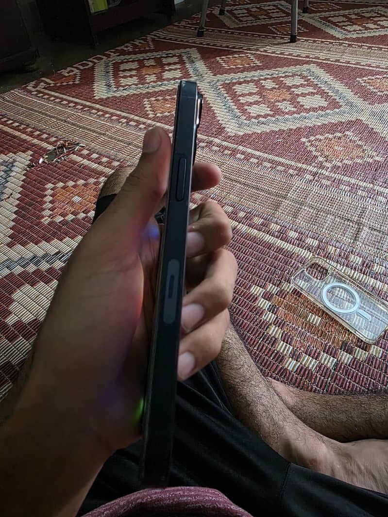 Apple iPhone 13 6