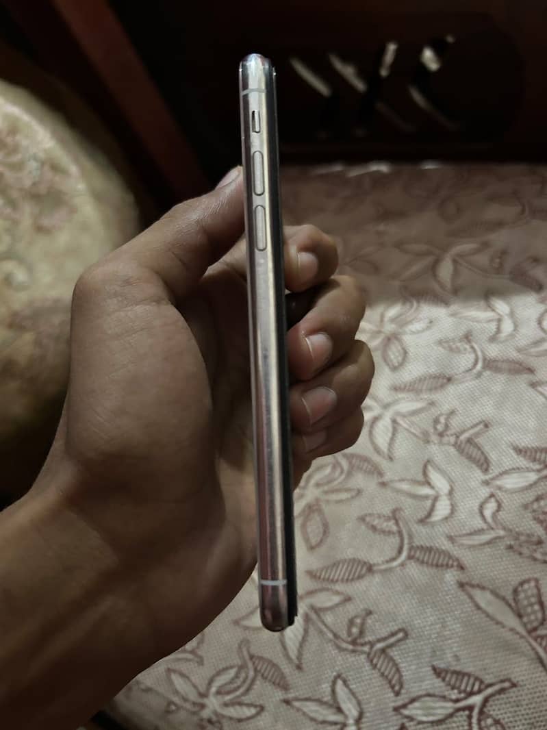 Apple iPhone X 3