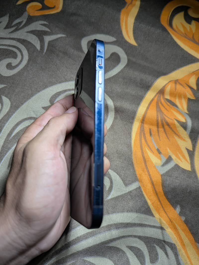 Apple iPhone 12 3