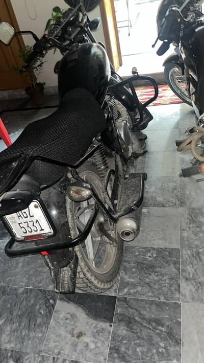 Suzuki GS 150 SE Black