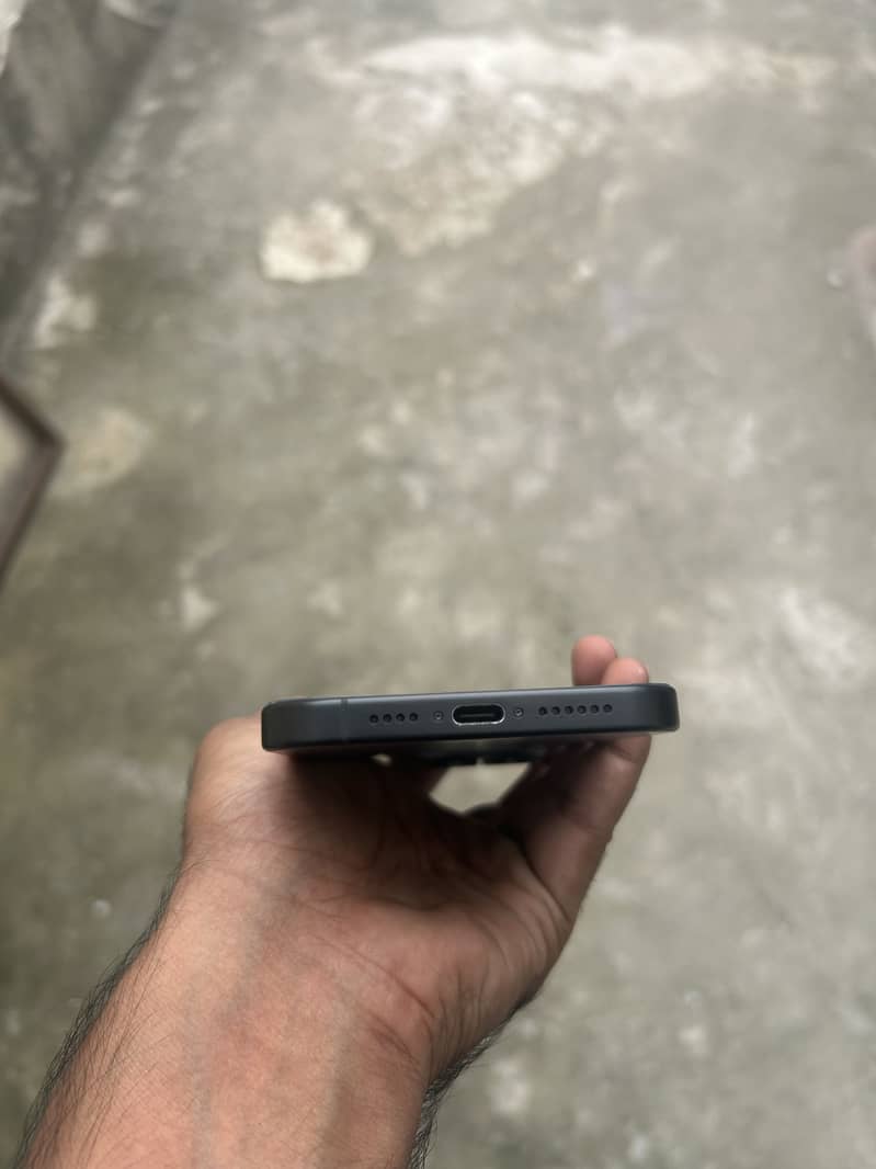 Apple iPhone 15 Pro Max 2