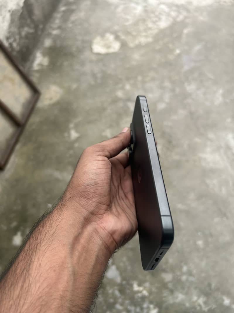 Apple iPhone 15 Pro Max 3
