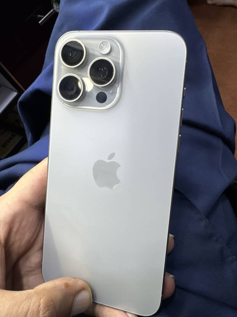 Apple iPhone 15 Pro Max 1