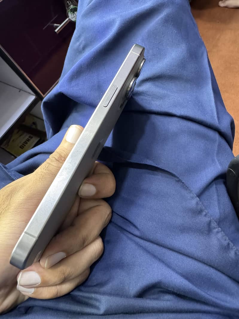 Apple iPhone 15 Pro Max 2