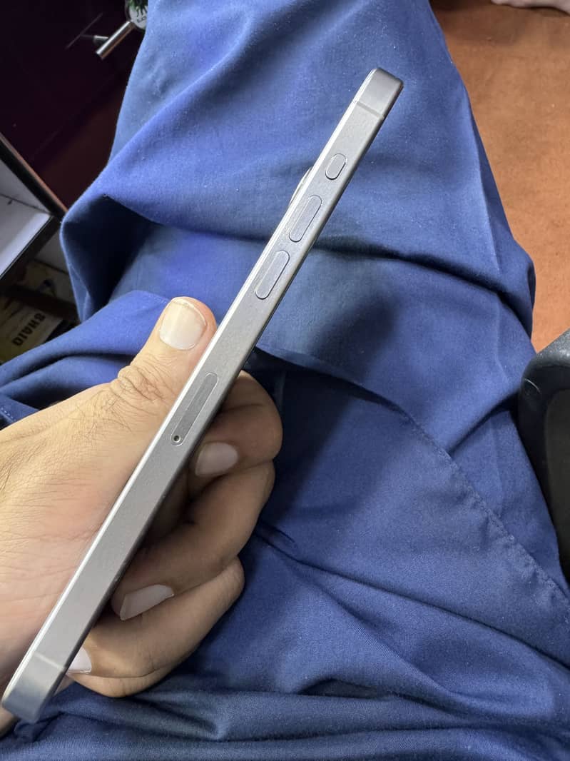 Apple iPhone 15 Pro Max 3